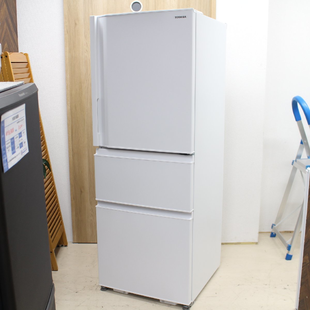 東京都調布市にて 東芝 冷凍冷蔵庫 GR-U33SC(WU) 2022年製 を出張買取させて頂きました。