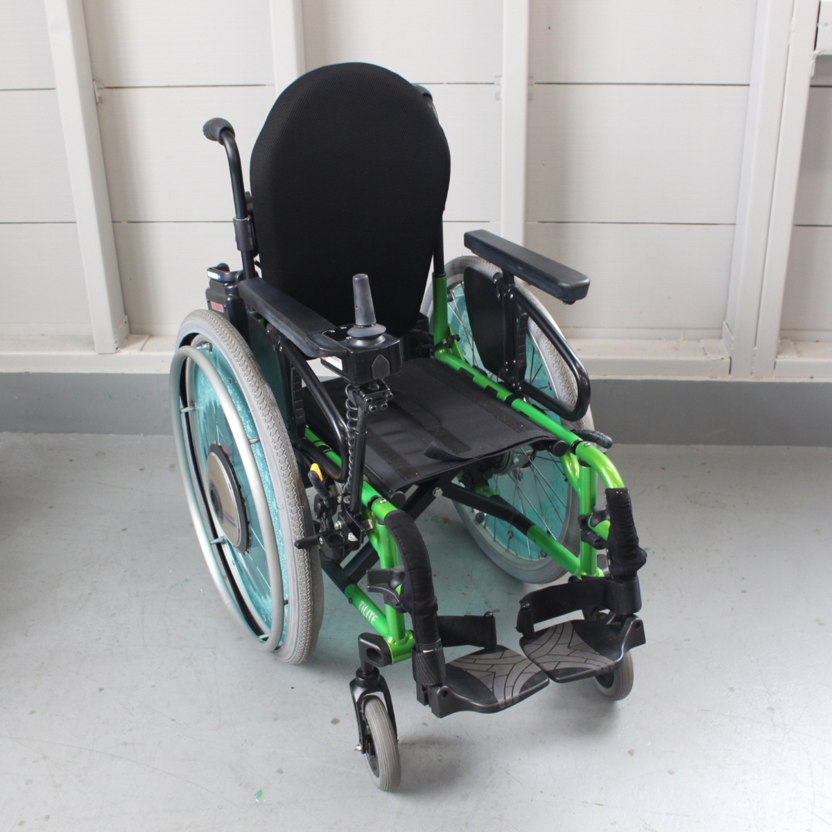 ヤマハ 電動車椅子 車椅子 TiLITE AEROX バッテリー付属 充電器なし 24インチ