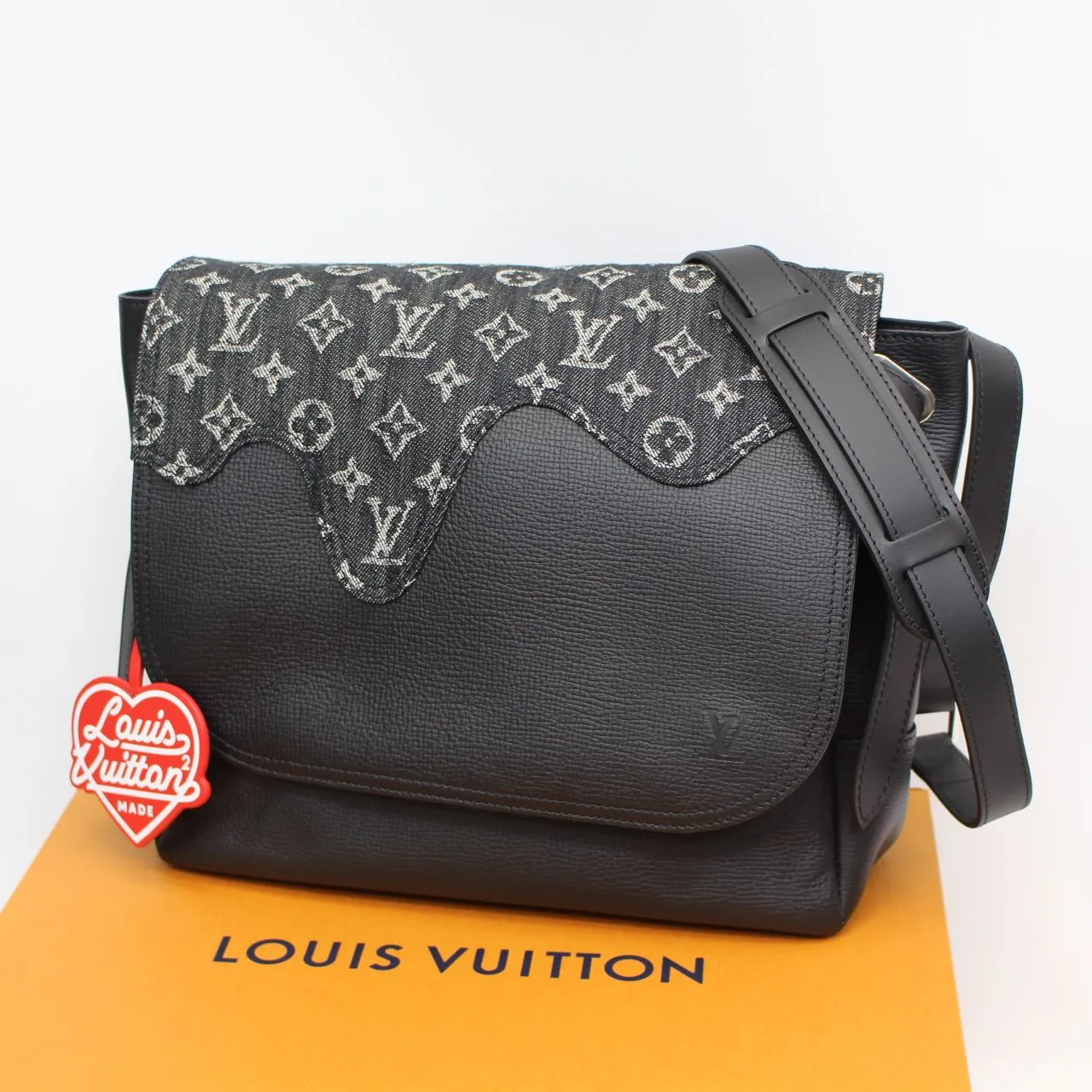 東京都世田谷区にて ルイ･ヴィトン 「ブサス･トーキョー」「LOUIS VUITTON X NIGO®」 M45971・M45971  を出張買取させて頂きました。
