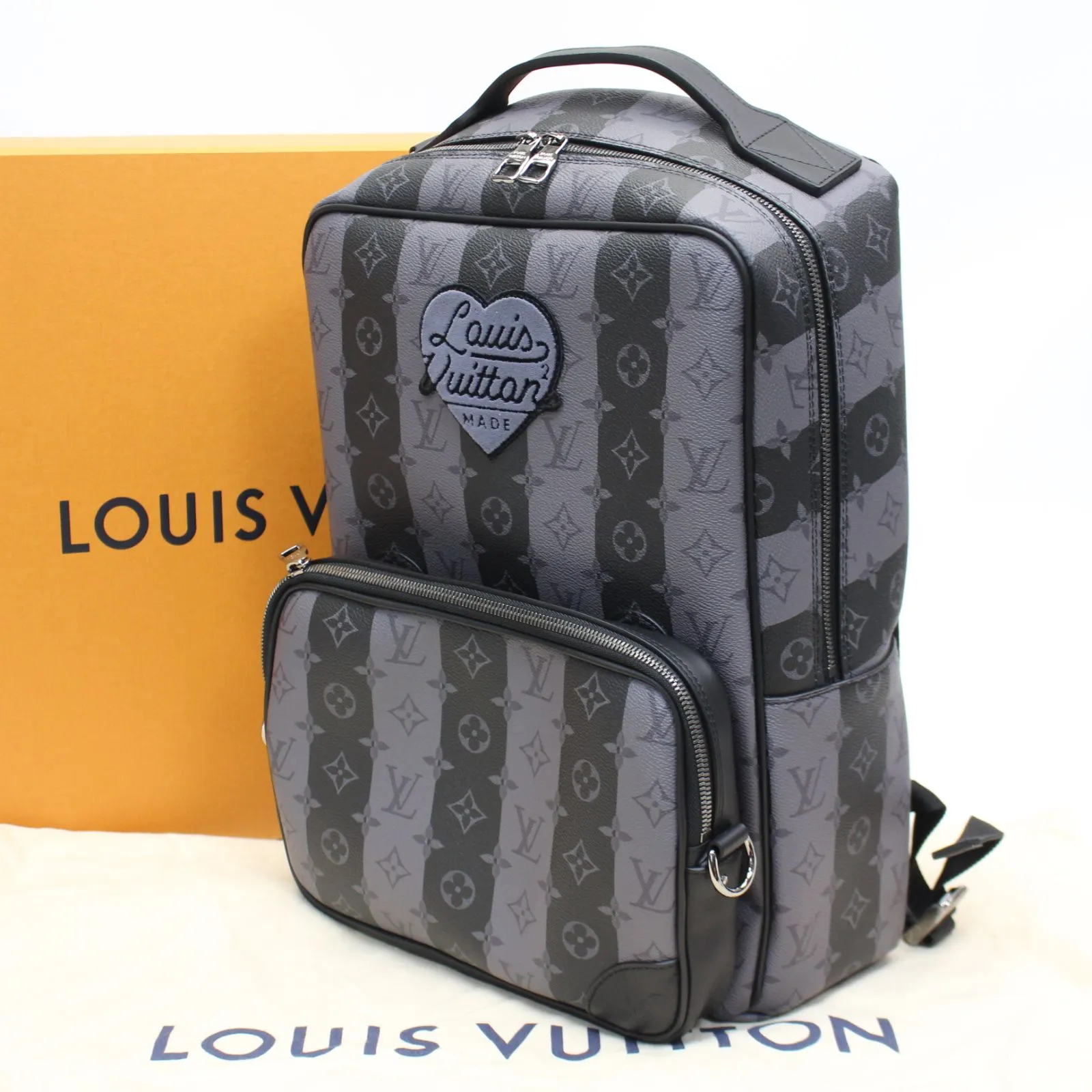 東京都世田谷区にて ルイヴィトン LOUIS VUITTON×NIGOコラボ モジュラー M45962  を出張買取させて頂きました。