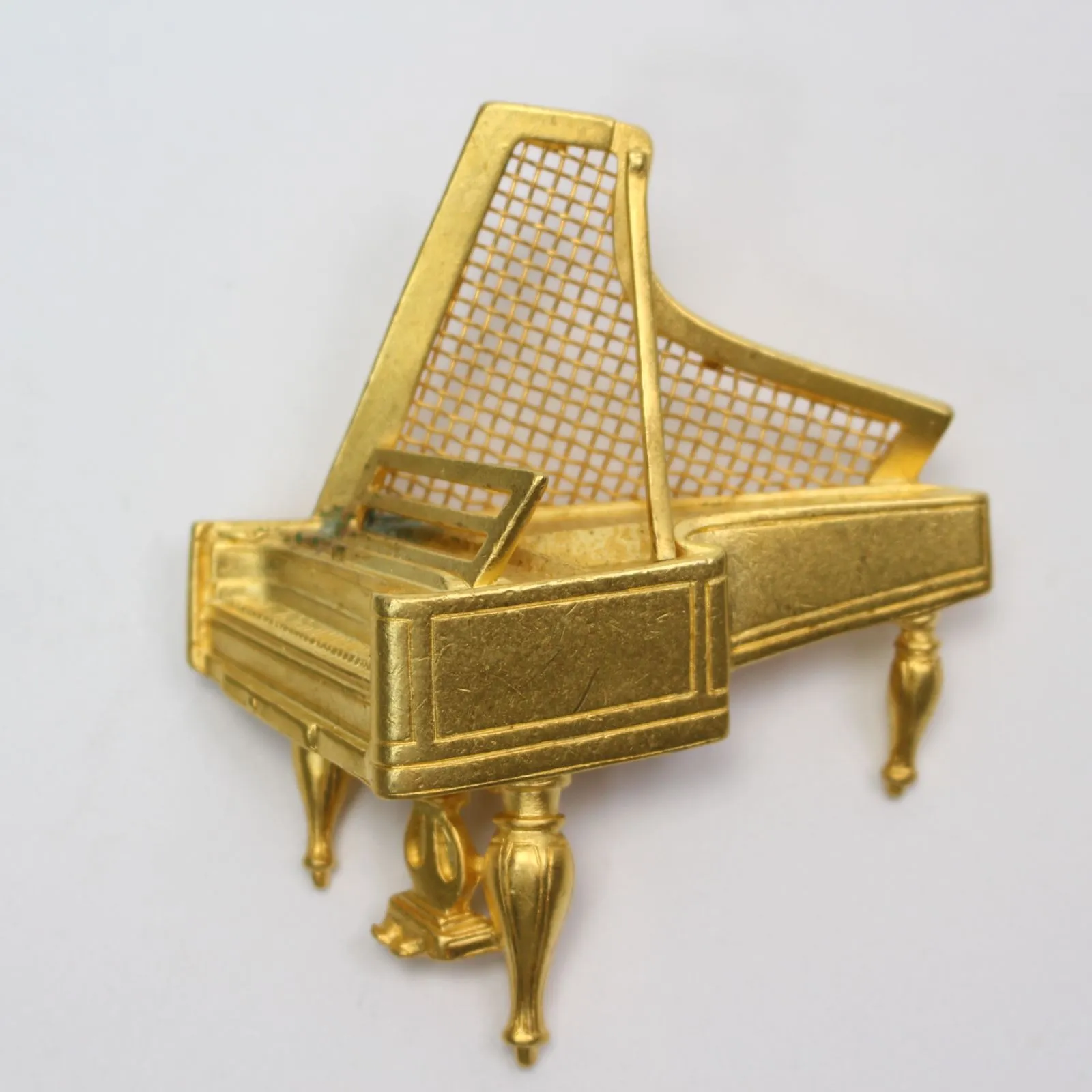 埼玉県久喜市にて Karl Lagerfeld カールラガーフェルド ブローチ グランドピアノ  を出張買取させて頂きました。