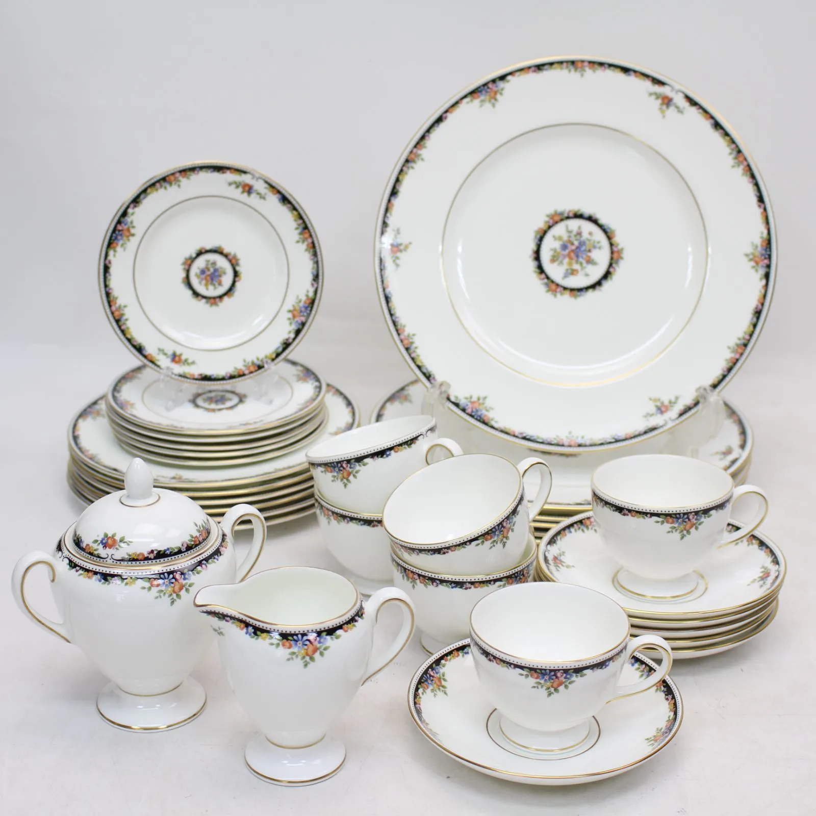 東京都町田市にて ウェッジウッド 食器セット オズボーン  を出張買取させて頂きました。