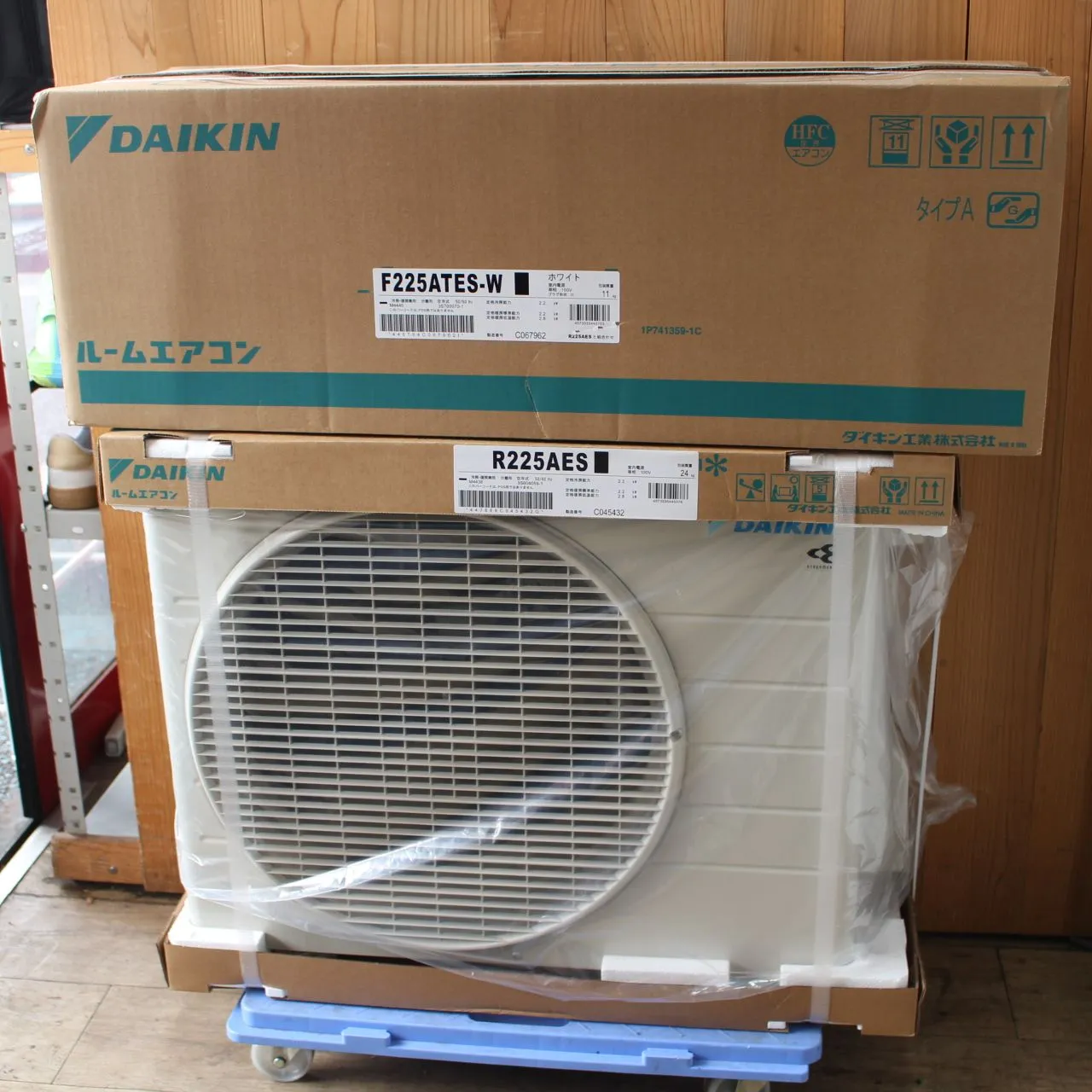 埼玉県さいたま市にて ダイキン エアコン S225ATES-W 2025年製 を出張 