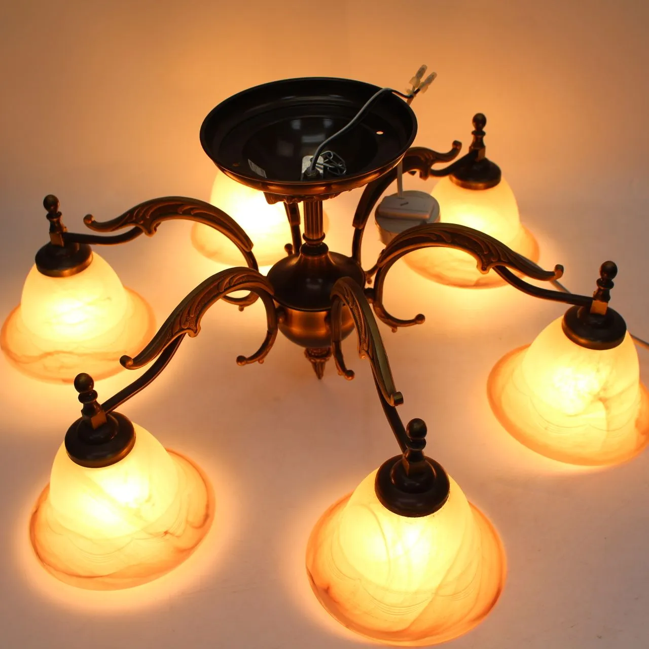 神奈川県横浜市西区にて IDC大塚 スペイン製 真鍮フレームシャンデリア BRO-1829/6  を出張買取させて頂きました。