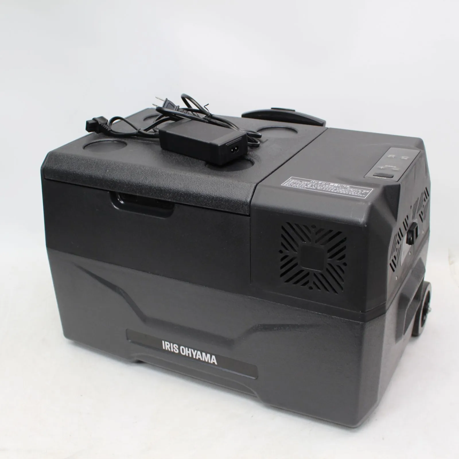 東京都千代田区にて アイリスオーヤマ 30L ポータブル冷蔵冷凍庫 IPD-3A-B 2022年製 を出張買取させて頂きました。