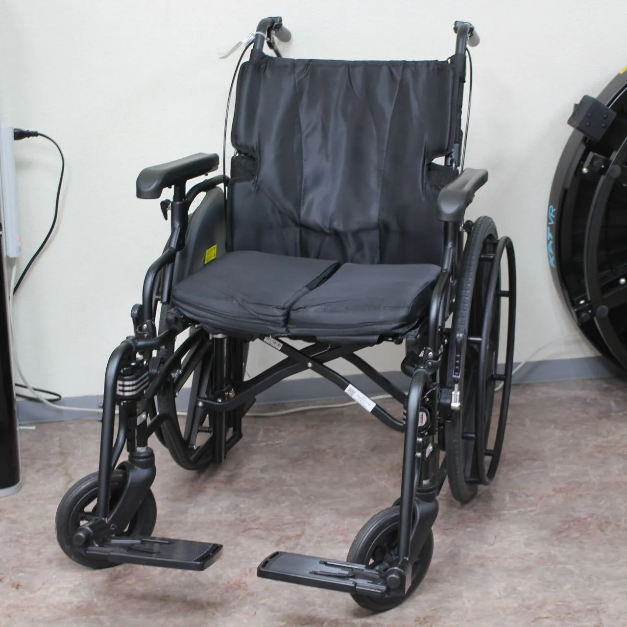 埼玉県久喜市にて MiKi 自走式車椅子 KJP-5  を出張買取させて頂きました。