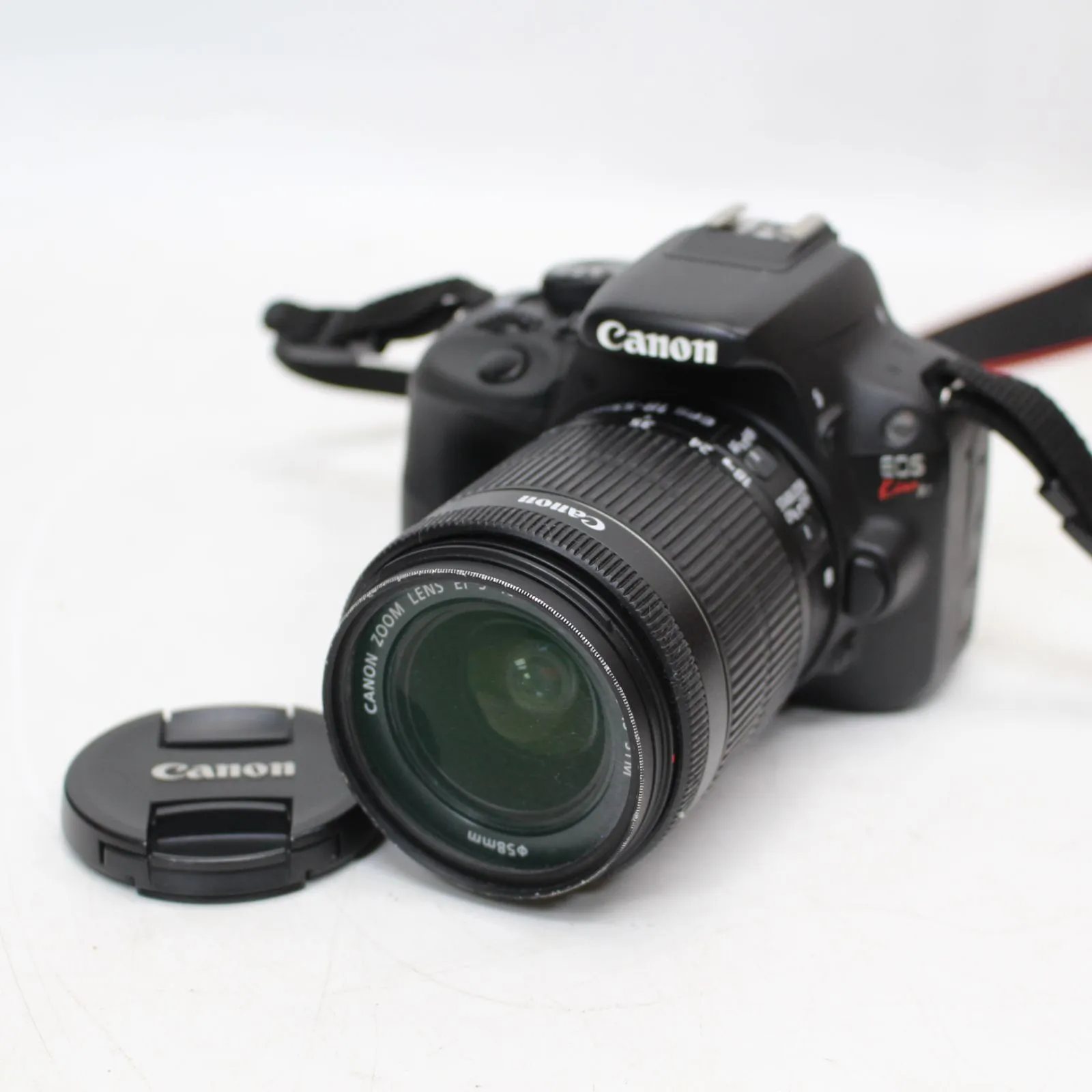 埼玉県川越市にて キャノン デジタル一眼レフカメラ EOS Kiss X7 Canon