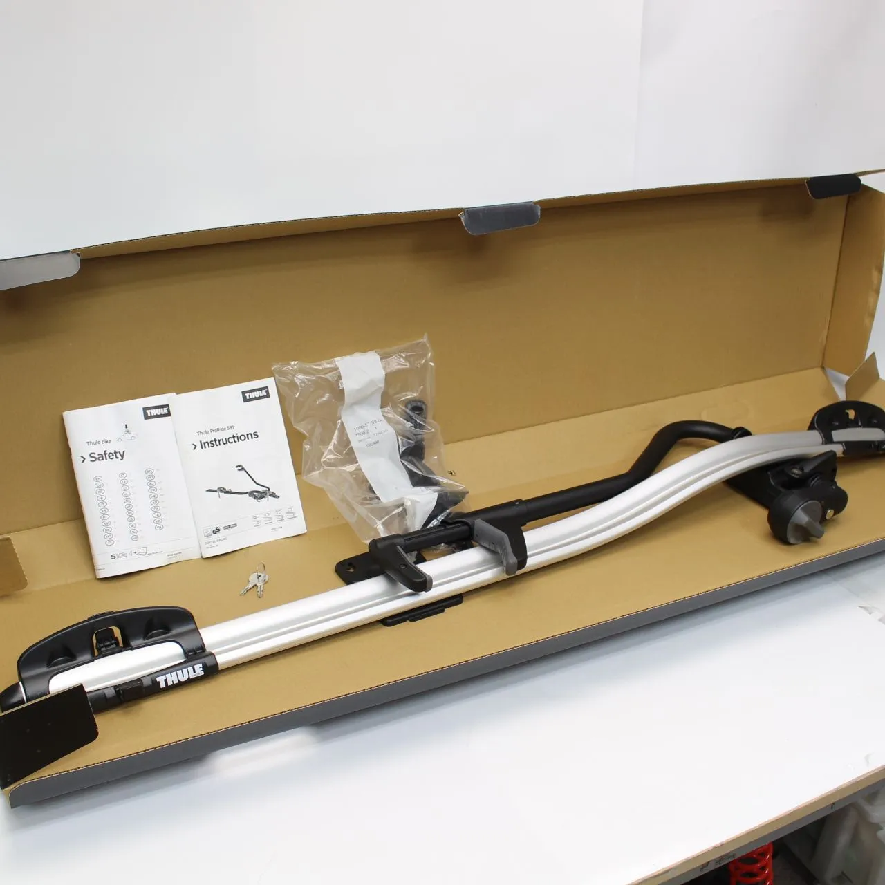 東京都大田区にて THULE  アルミニウムサイクルキャリア591   を出張買取させて頂きました。