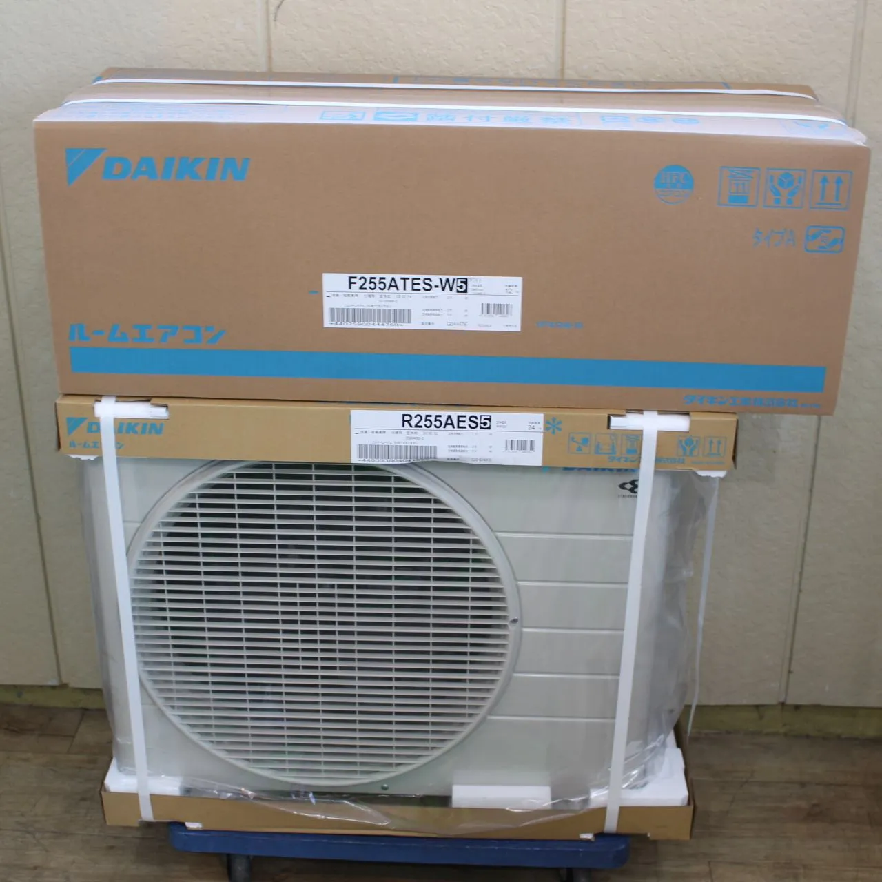 東京都文京区にて ダイキン ルームエアコン F255ATES-W+R255AES 2025年 