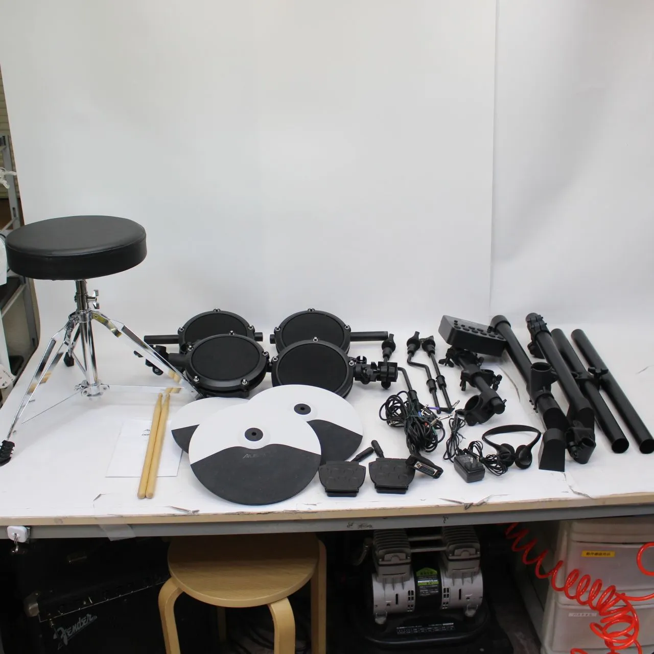 東京都新宿区にて Alesis 電子ドラムセット Debut Kit  を出張買取させて頂きました。