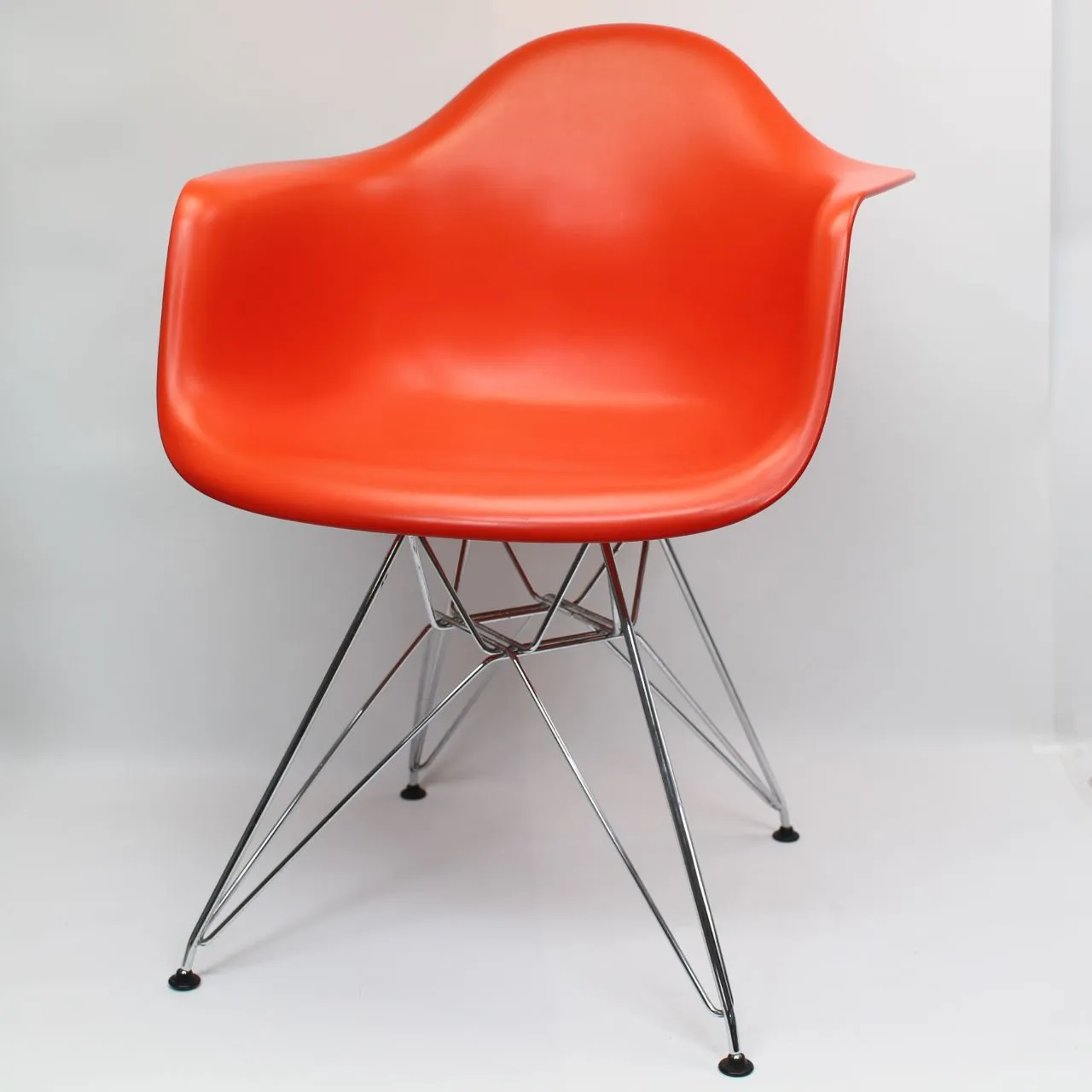 神奈川県横浜市鶴見区にて ハーマンミラー イームズ アームシェルチェア エッフェルベース  を出張買取させて頂きました。