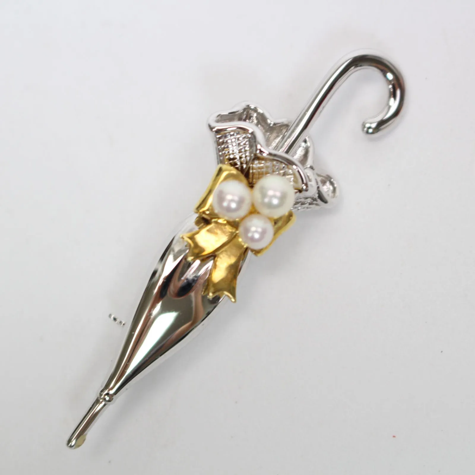 東京都品川区にて ミキモト ブローチ アンブレラモチーフ 3Pパール   を出張買取させて頂きました。