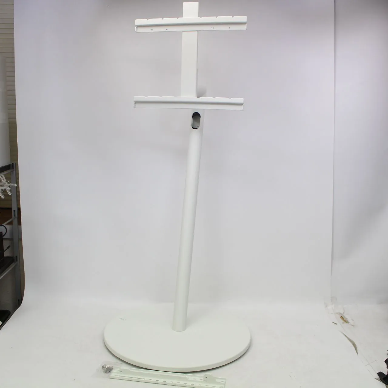 埼玉県上尾市にて イコールズ テレビスタンド WALL INTERIOR TVSTAND A2 WLTVL4111 サテンホワイト LOW TYPE / CASTER BASE  を出張買取させて頂きました。