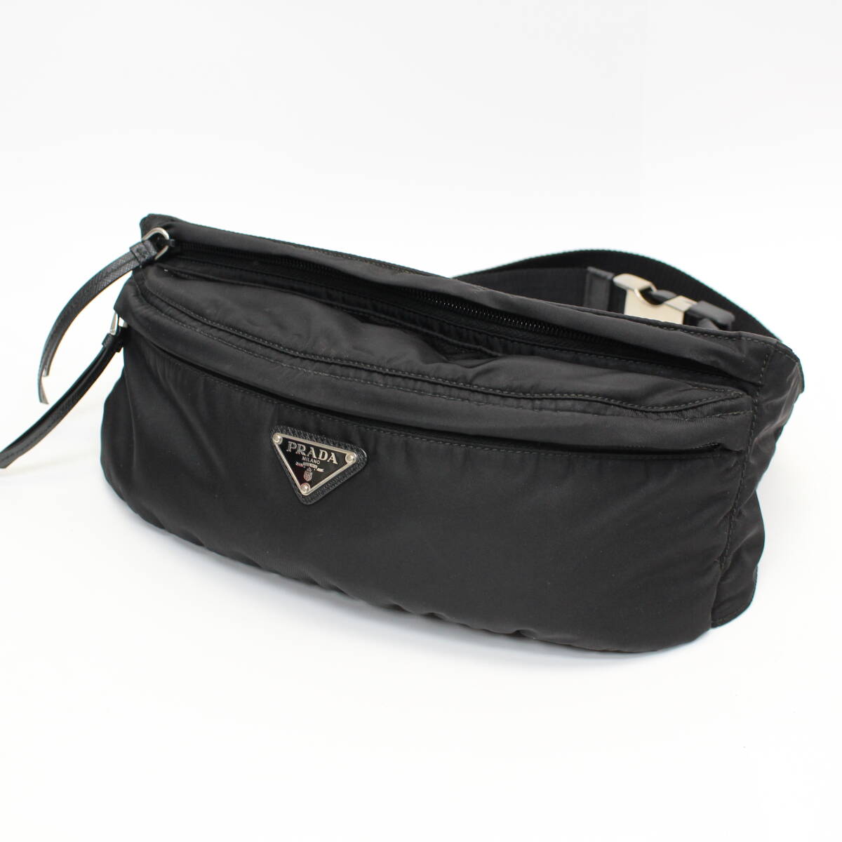 東京都あきる野市にて プラダ ボディバッグ  三角 ロゴ プレート  を出張買取させて頂きました。