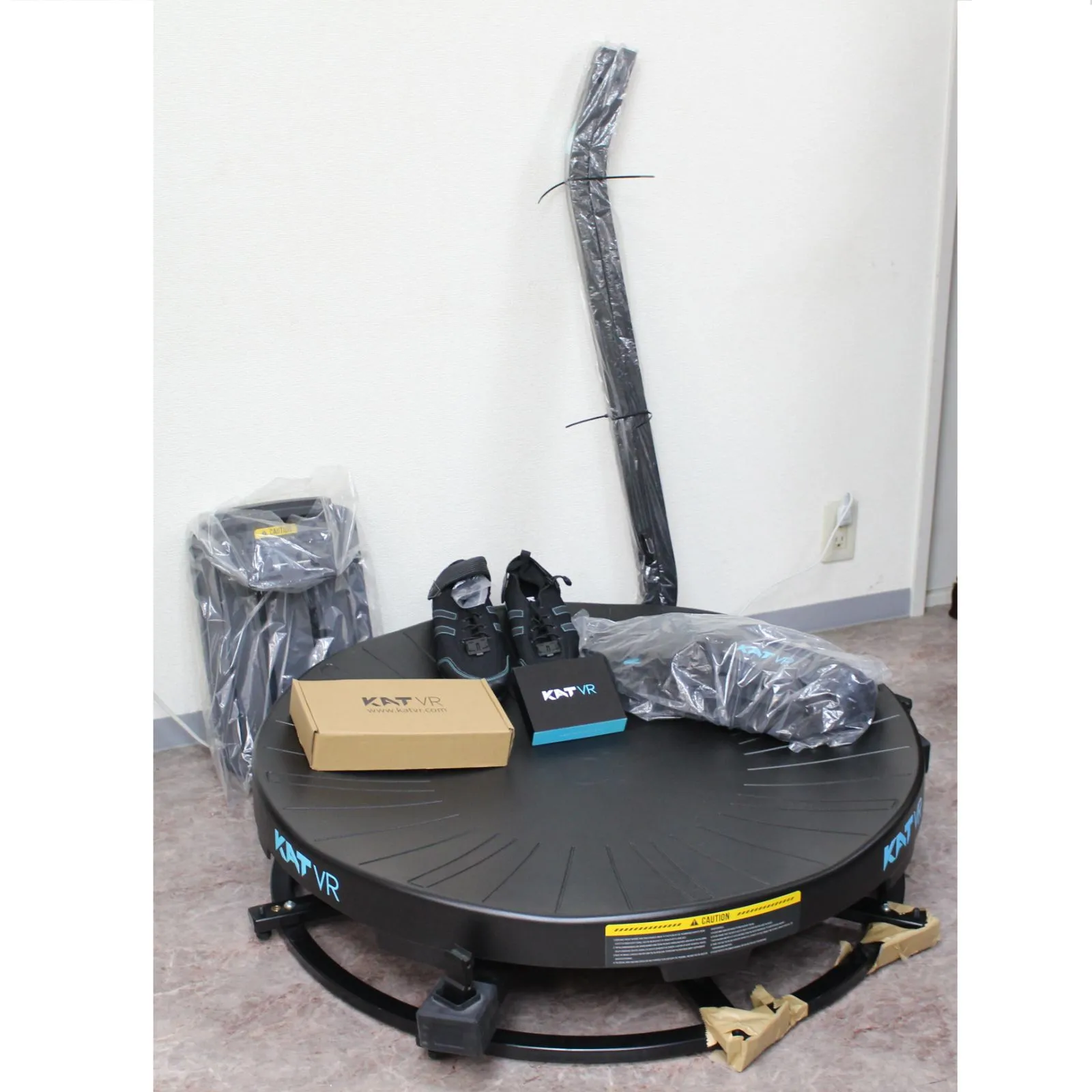 東京都小金井市にて KAT ゲーム用トレッドミル VR器材 KAT Walk C WK31  を出張買取させて頂きました。