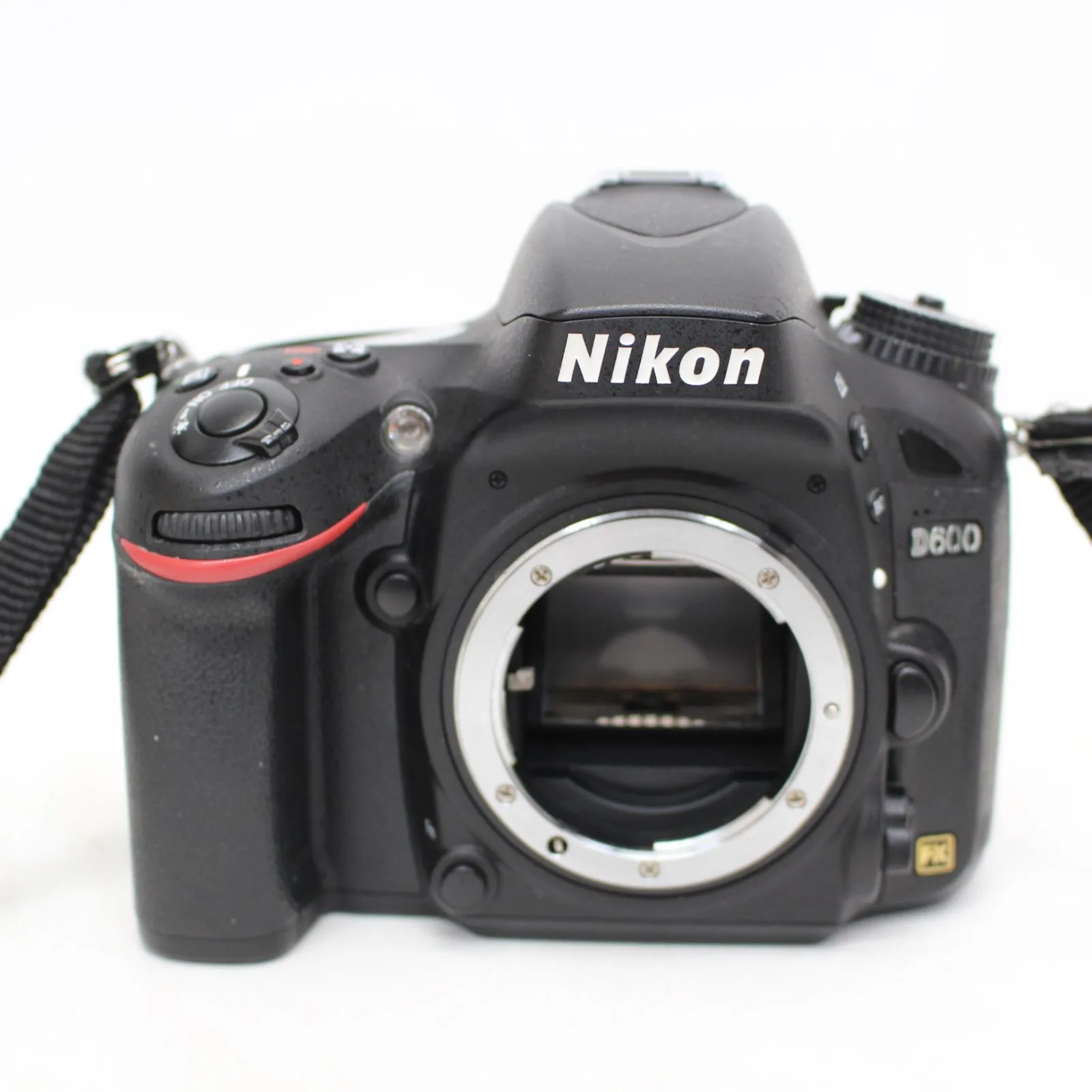 東京都墨田区にて ニコン デジタル一眼レフカメラ  D600 ボディ  を出張買取させて頂きました。