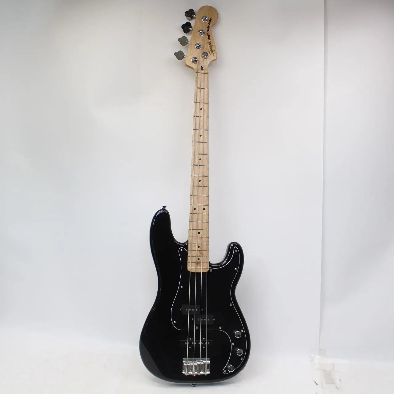 神奈川県横浜市中区にて Squier by Fender エレキベース Precision Bass  を出張買取させて頂きました。