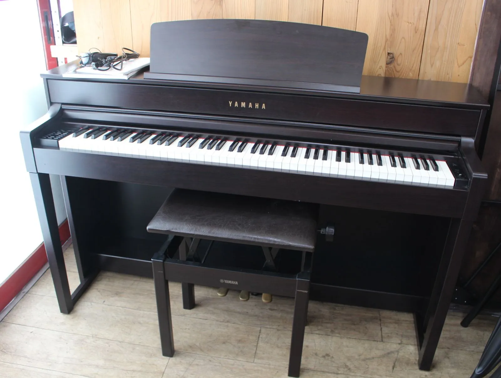 YAMAHA 電子ピアノ 2017年 CLP-575R黒 椅子付き 埼玉県狭山市にて YAMAHA 電子ピアノ Clavinova CLP-575R 2015年製 を