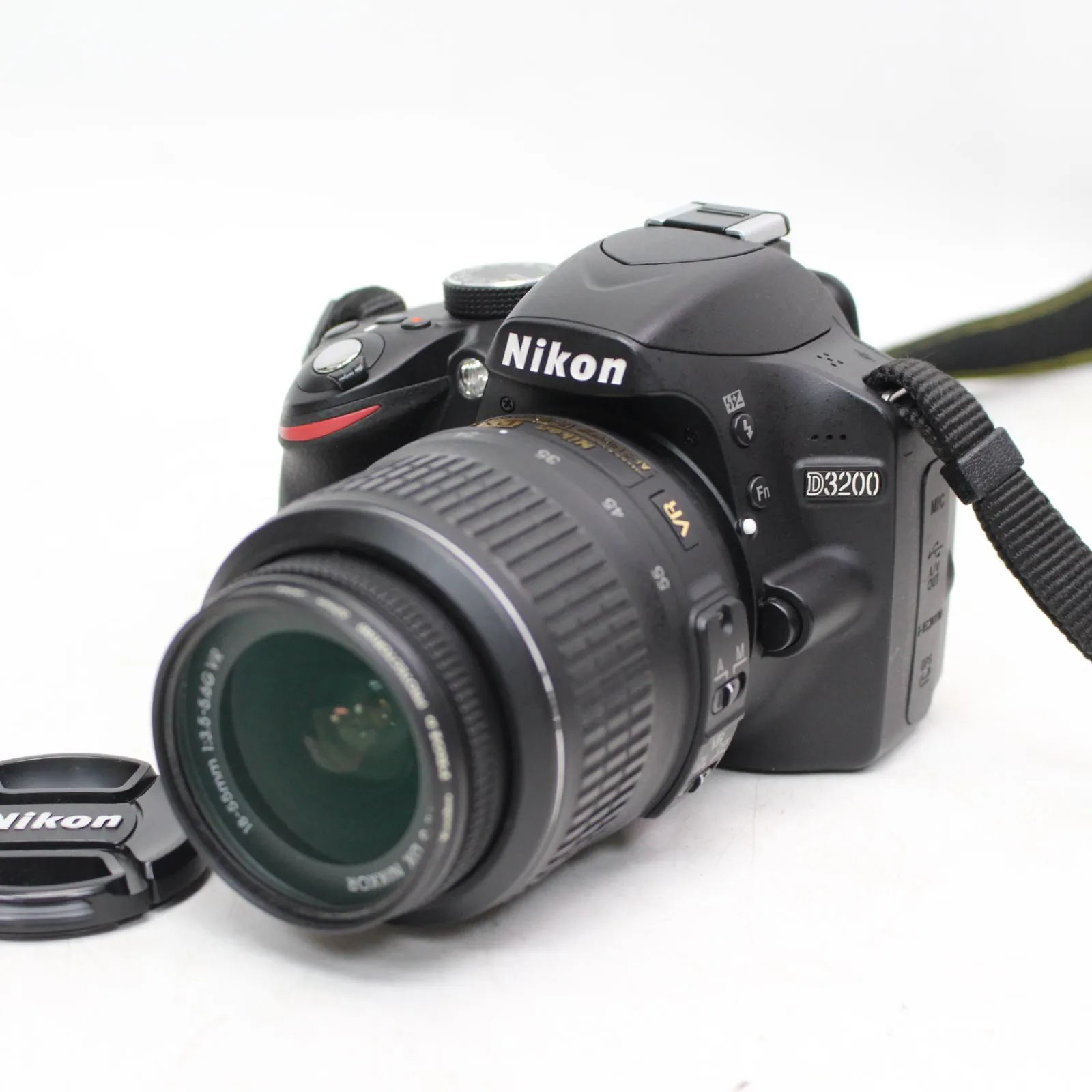 埼玉県さいたま市にて Nikon デジタル一眼レフカメラ D3200  を出張買取させて頂きました。