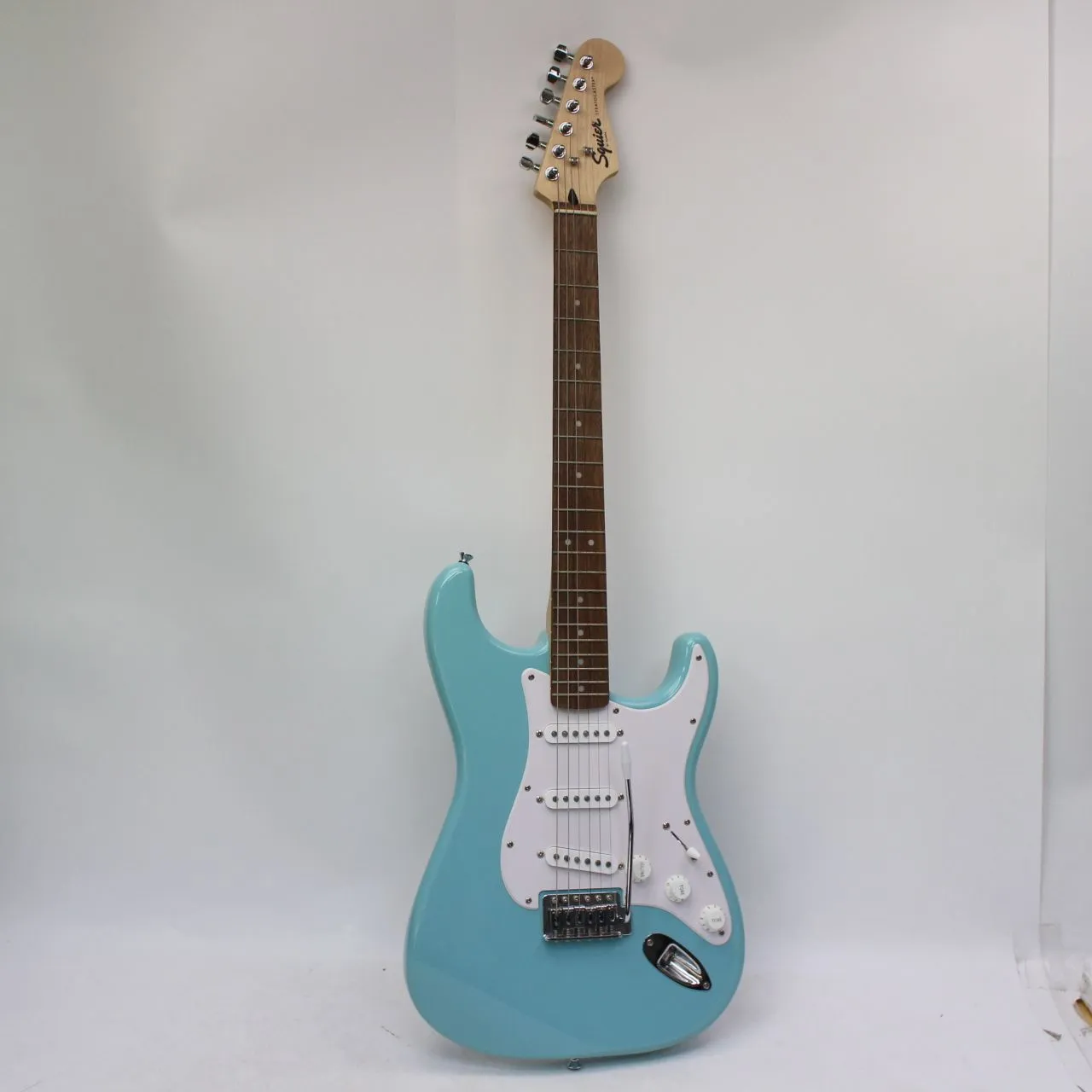 東京都目黒区にて Squier by Fender エレキギター stratocaster  を出張買取させて頂きました。