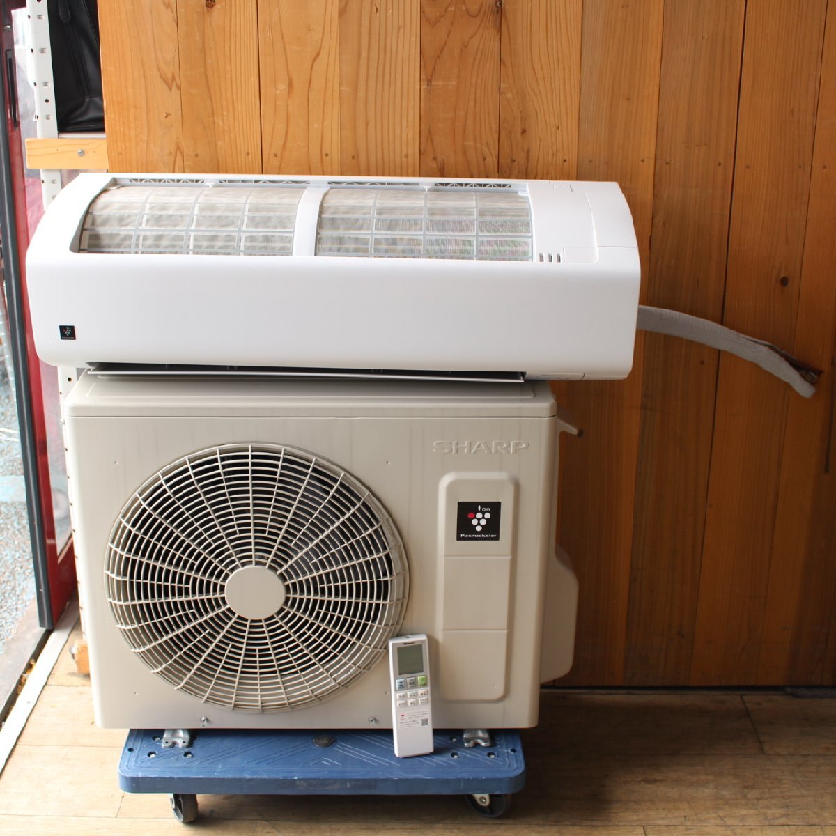 東京都新宿区にて シャープ エアコン AY-S40V2-W AU-S40V2Y  2024年製 を出張買取させて頂きました。