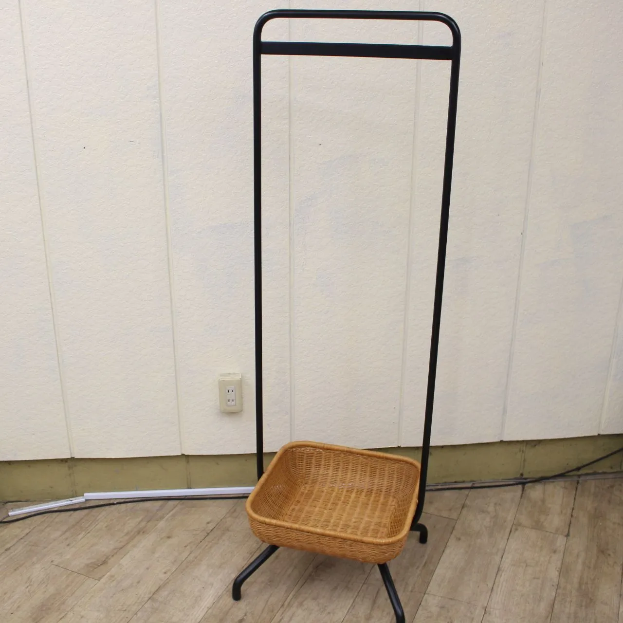 東京都練馬区にて IDEE ハンガースタンド WALLABY HANGER STAND を出張