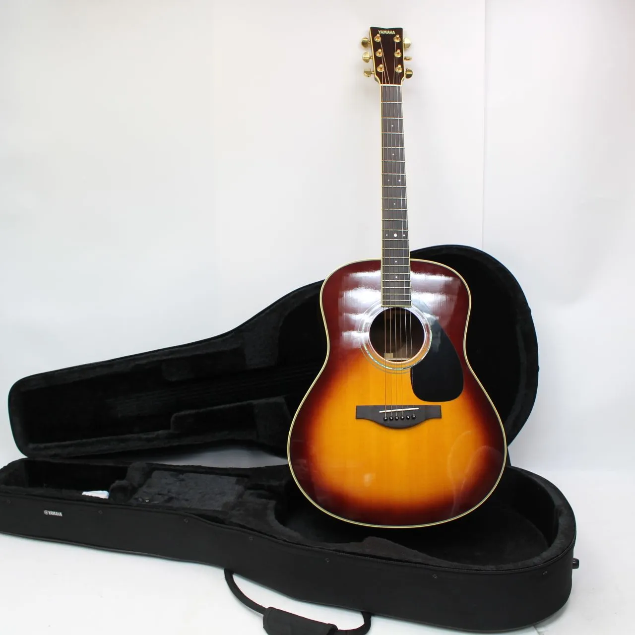 東京都千代田区にて ヤマハ アコースティックギター LL6SB  を出張買取させて頂きました。