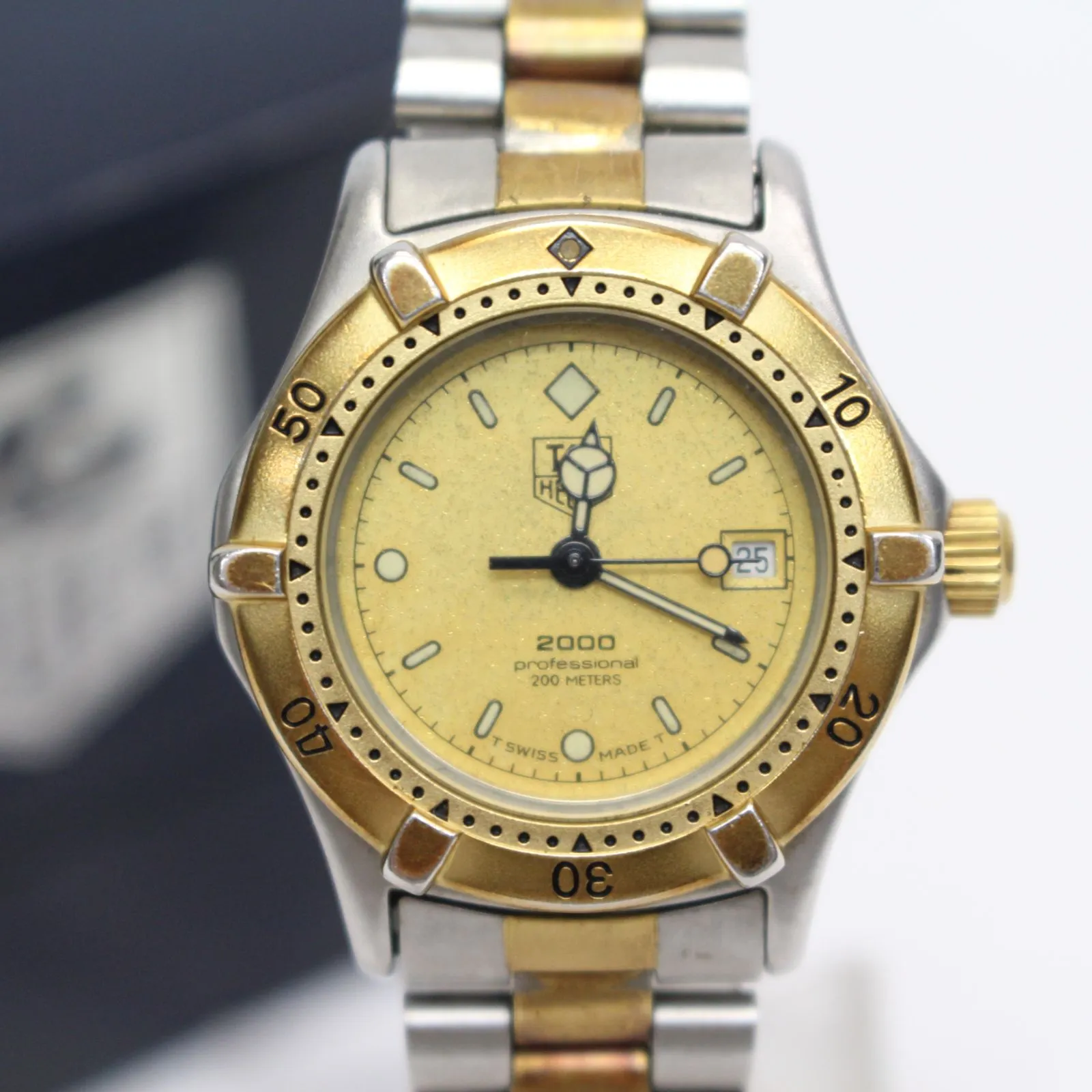 東京都渋谷区にて タグホイヤー 腕時計 2000 プロフェッショナル デイト   を出張買取させて頂きました。