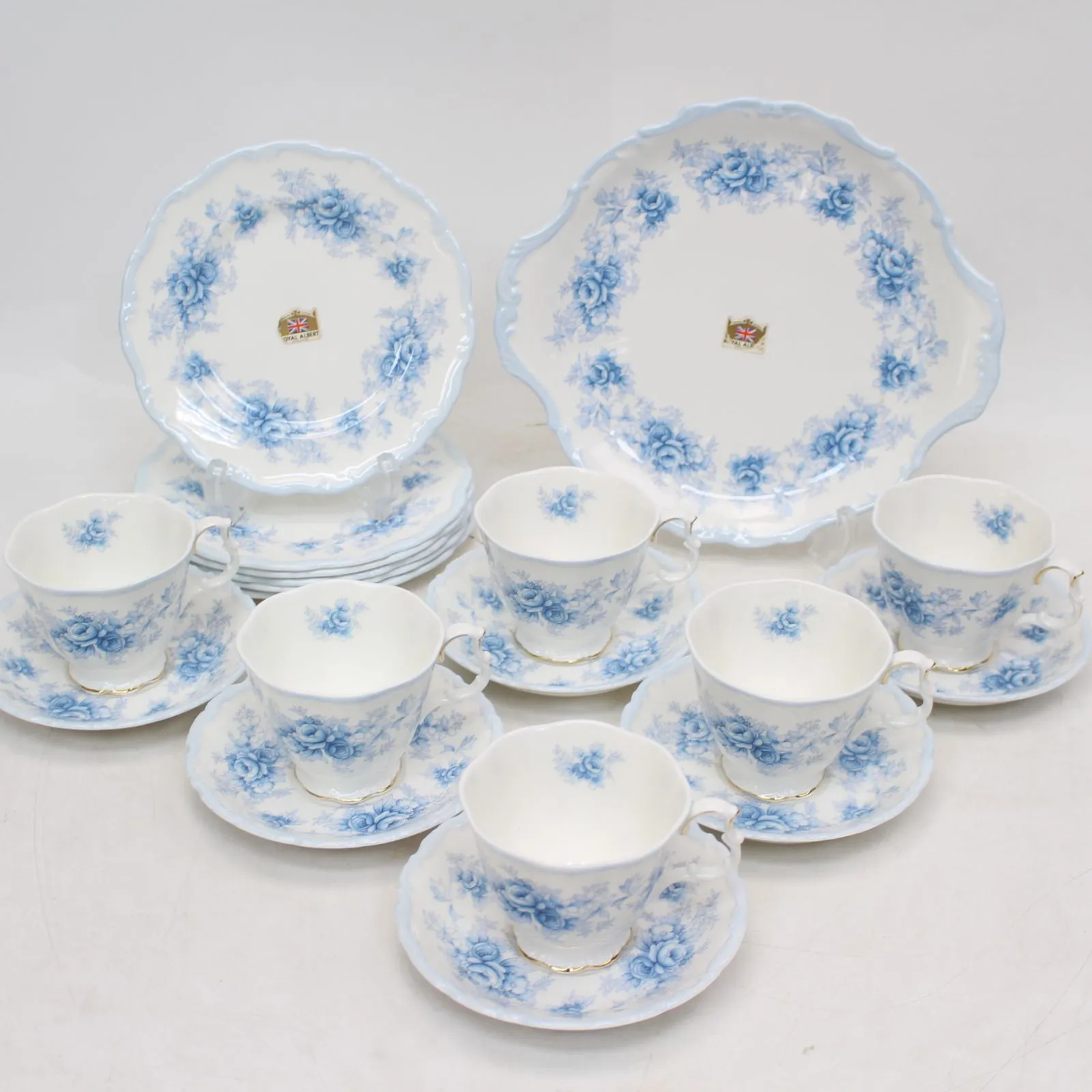 埼玉県羽生市にて ロイヤルアルバート Tiffany 食器セット カップ