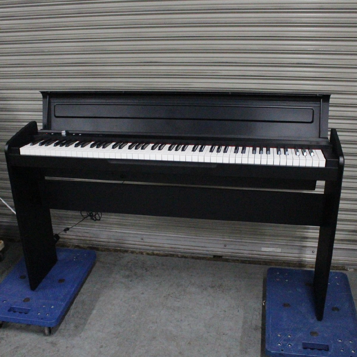 美品 KORG 電子ピアノ LP-180 88鍵盤 スタンド 椅子 フルセット 美品 KORG 電子ピアノ LP-180 88鍵盤 スタンド 椅子 フルセット