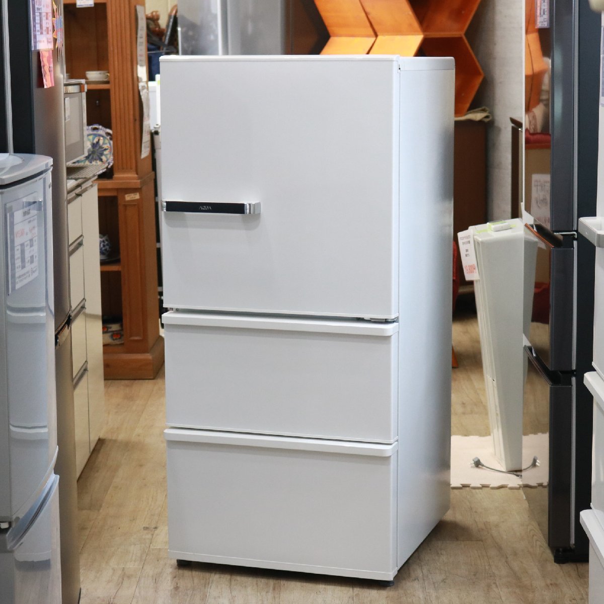 東京都豊島区にて アクア 冷蔵庫 AQR-SV24J-W 2019年製 を出張買取させて頂きました。