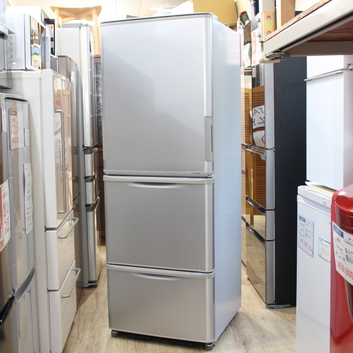 東京都板橋区にて シャープ 冷蔵庫 SJ-W351D 2018年製 を出張買取させて頂きました。