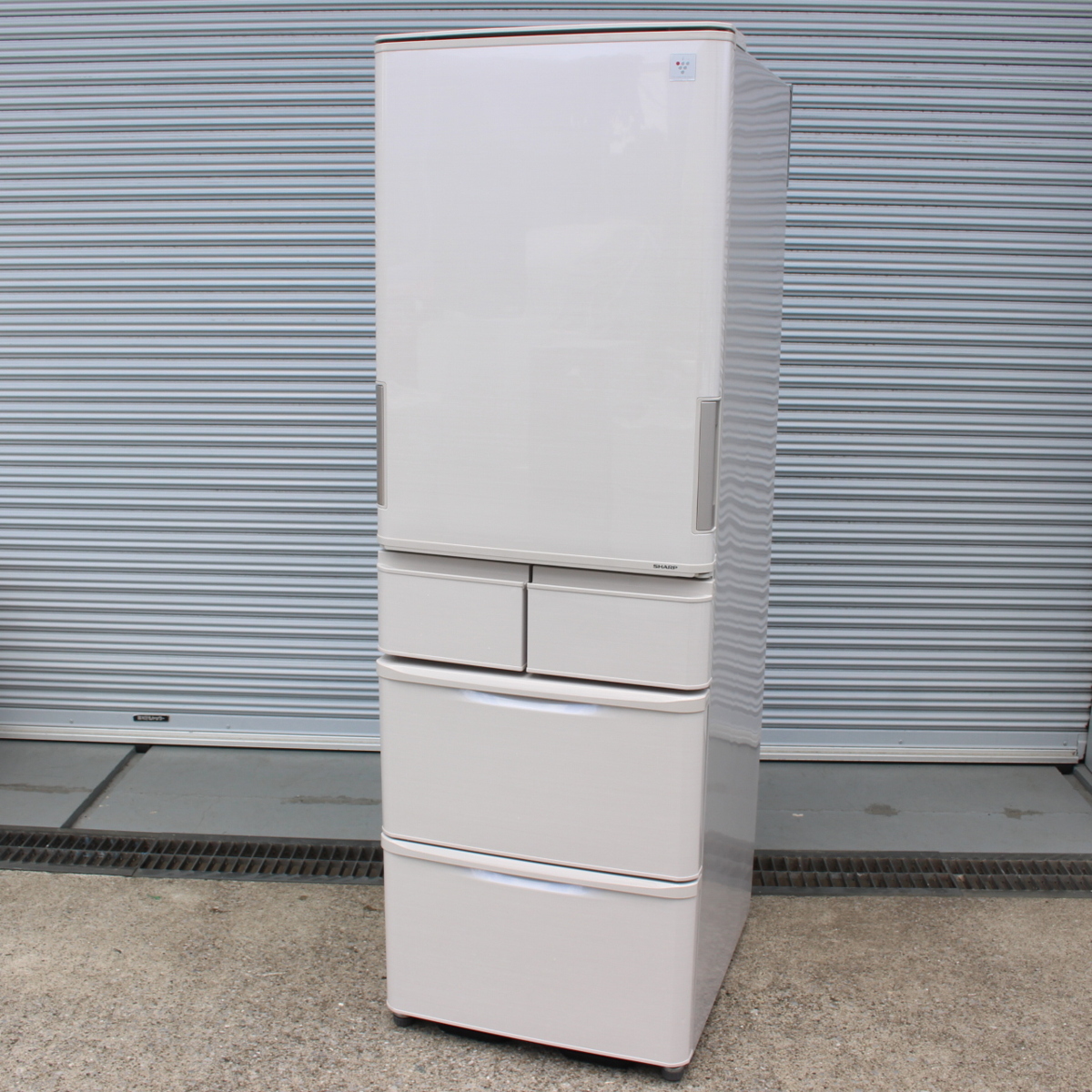 東京都文京区にて シャープ 冷蔵庫 SJ-PW42Y 2016年製 を出張買取させて頂きました。