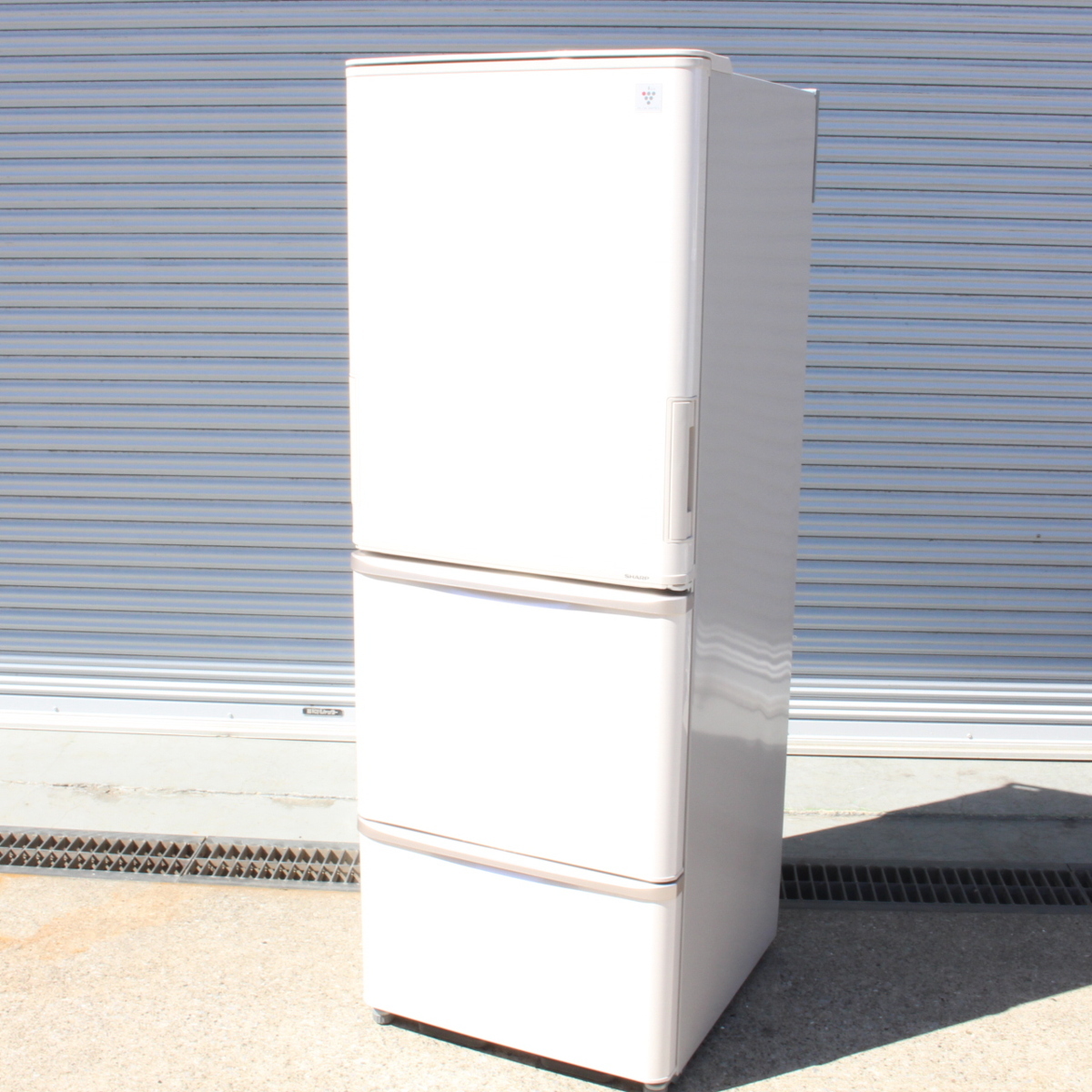 横浜市鶴見区にて シャープ 冷蔵庫 SJ-PW35A-C 2015年製 を出張買取させて頂きました。