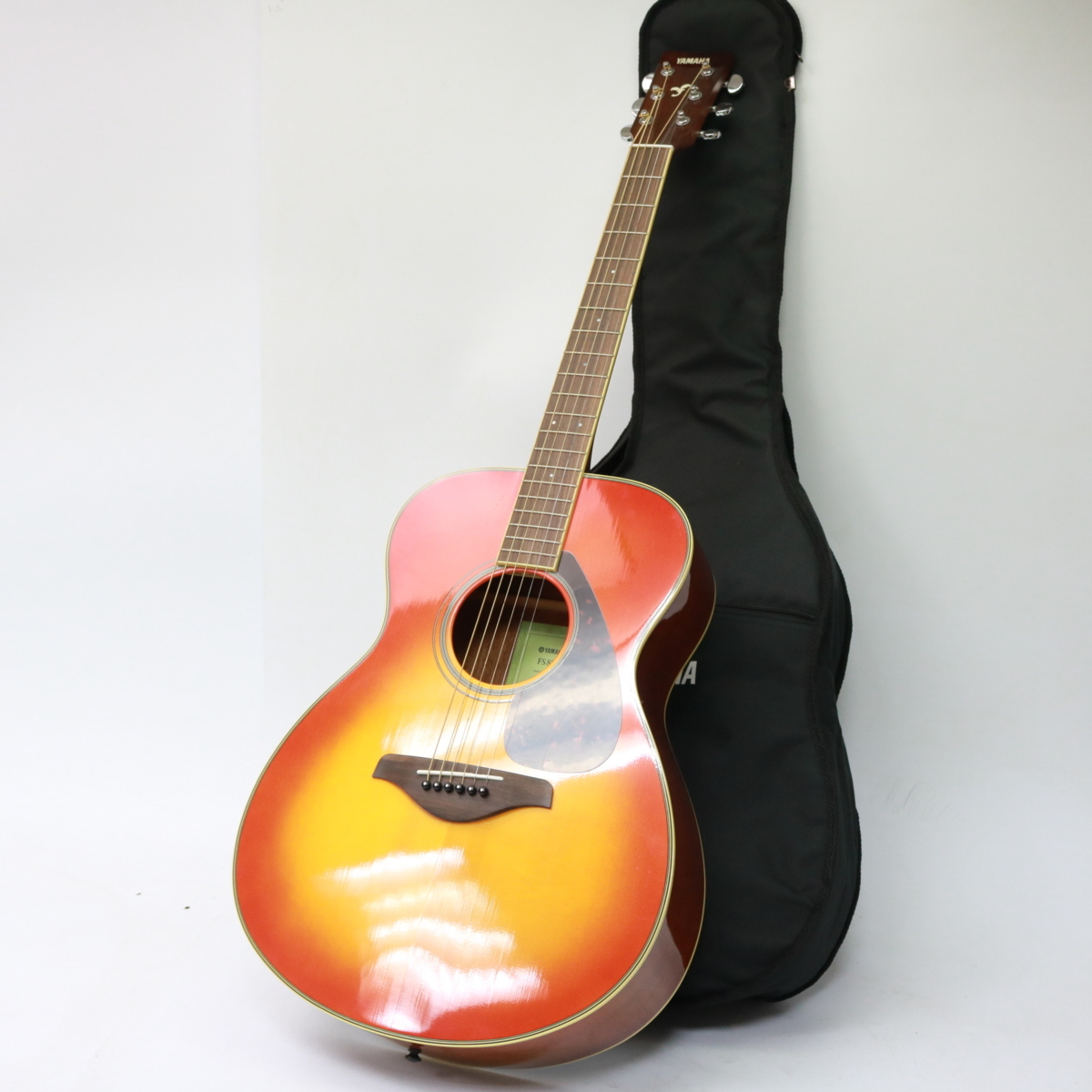 東京都世田谷区にて ヤマハ アコースティックギター FS820 オータムバースト  を出張買取させて頂きました。