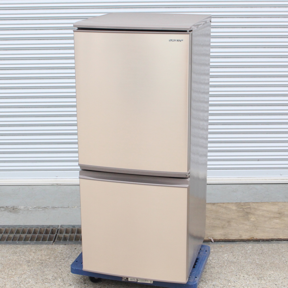 東京都豊島区にて シャープ ノンフロン冷凍冷蔵庫 SJ-D14E 2019年製 を出張買取させて頂きました。