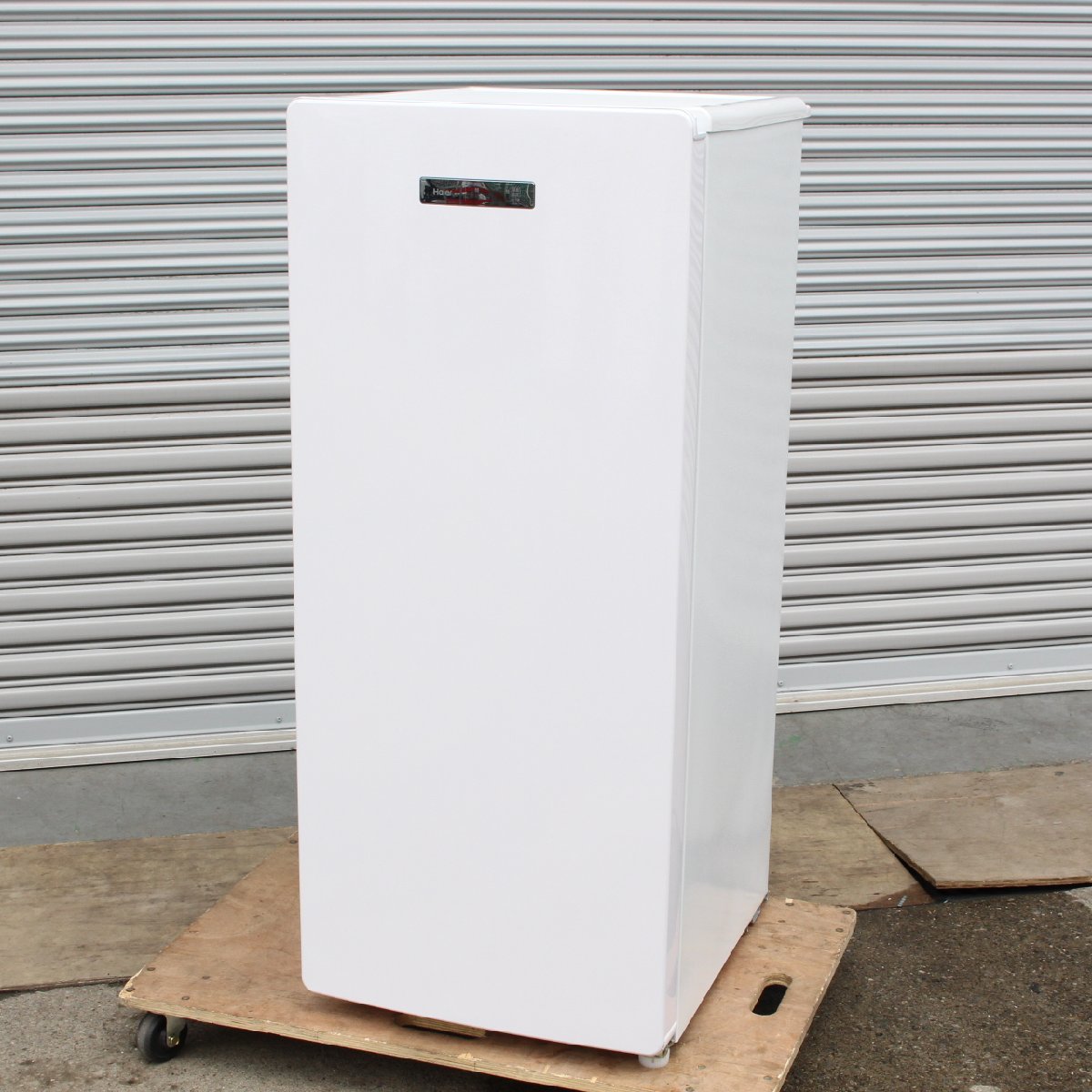川崎市中原区にて ハイアール 電気冷凍庫 JF-NUF138B 2020年製 を出張買取させて頂きました。
