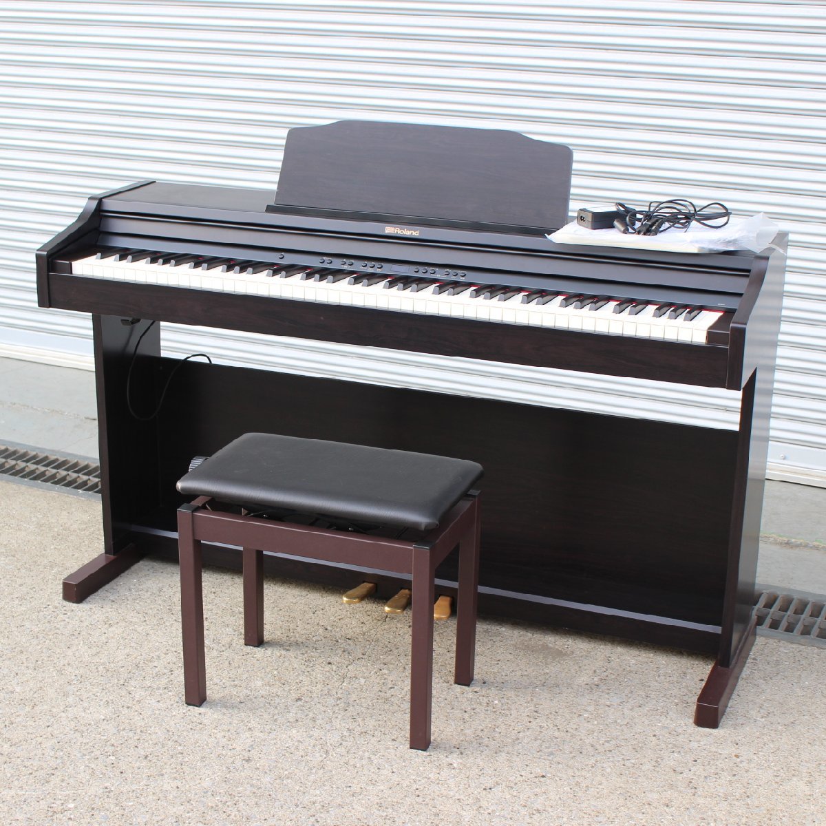 横浜市神奈川区にて ローランド 電子ピアノ RP501R-CR 2018年製 を出張買取させて頂きました。