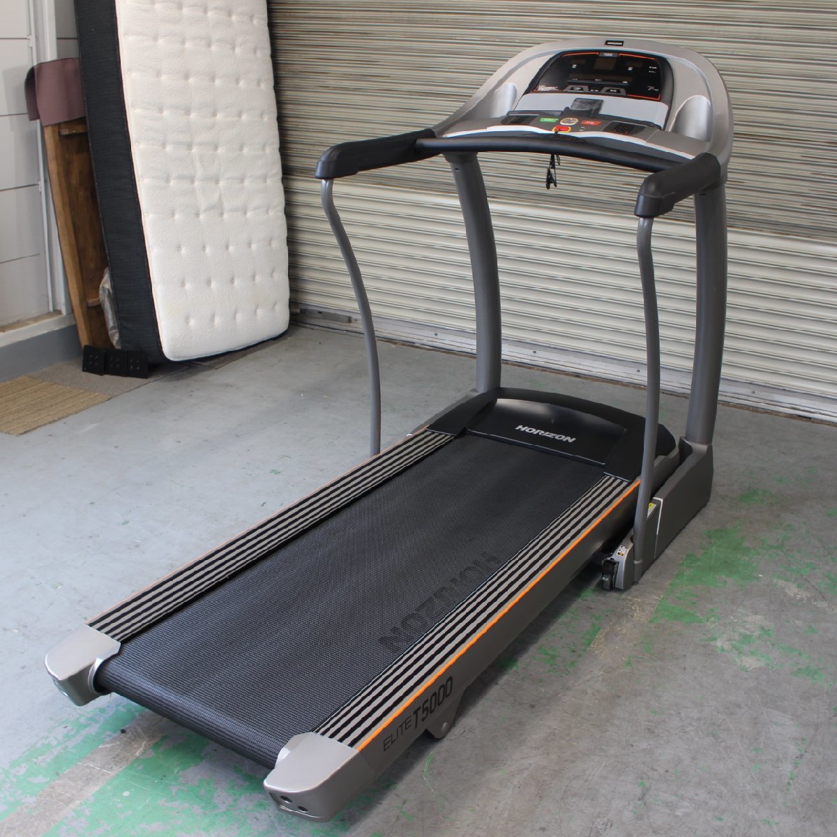 横浜市保土ヶ谷区にて Treadmill  ルームランナー Elite T5000 2015年製 を出張買取させて頂きました。