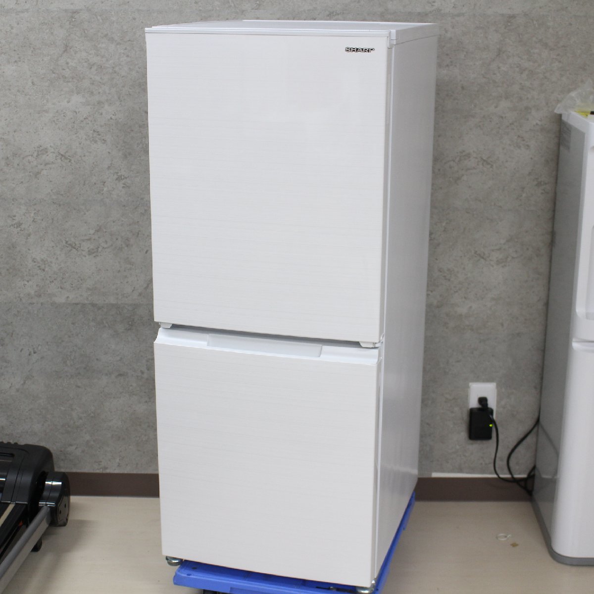 横浜市西区にて シャープ 冷蔵庫 SJ-D15G-W 2021年製 を出張買取させて頂きました。