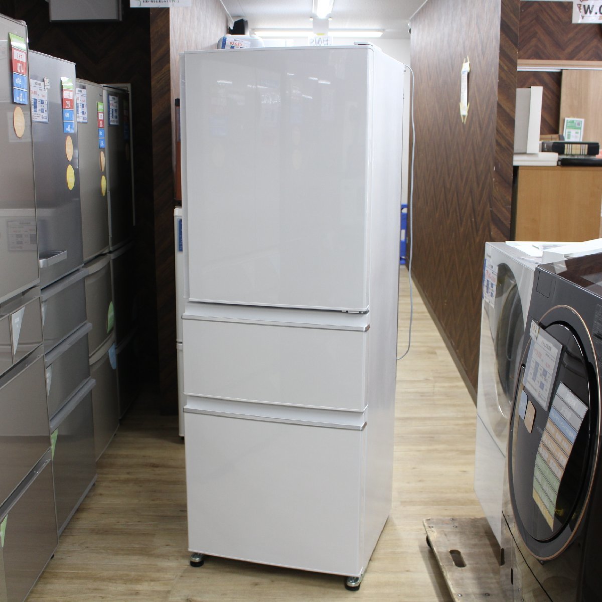 横浜市中区にて 三菱電機  冷蔵庫 MR-CX33G-W 2022年製 を出張買取させて頂きました。