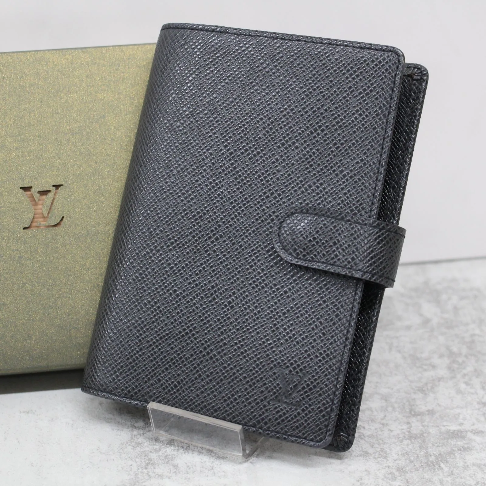 LOUIS VUITTONルイヴィトン タイガアジェンダPM LVロゴ手帳カバー