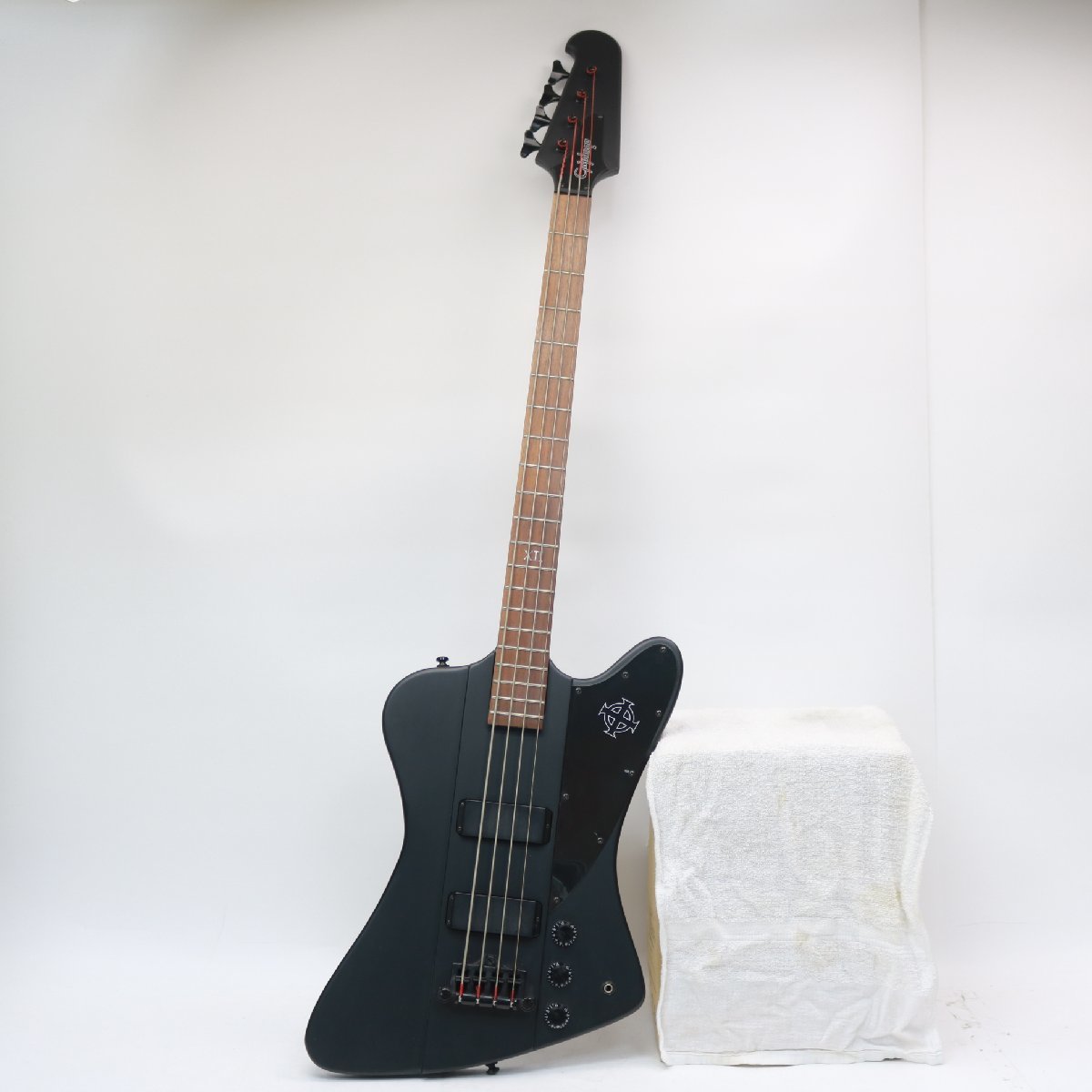 東京都品川区にて エピフォン エレキベース Goth Thunderbird IV を